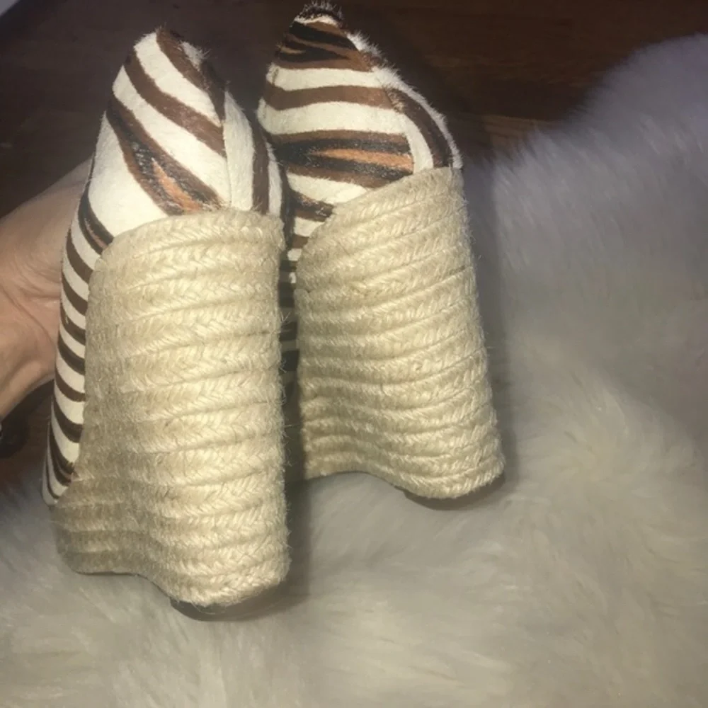 Vince Camuto‎ calf hair espadrille wedge size 9.5